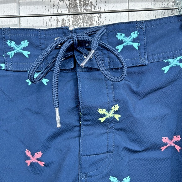 Vineyard Vines Board Shorts Men's Sz 32 Navy Blue All Over Print Fish Bones Swim - Picture 6 of 7